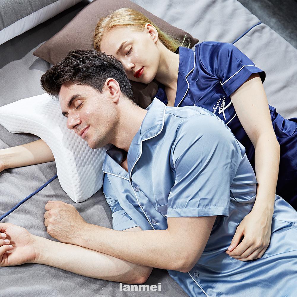Gối ngủ bằng mút tạo dáng uốn cong để luồn tay qua dùng trong văn phòng chăm sóc giấc ngủ