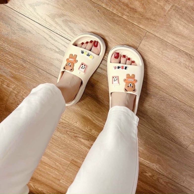 Dép bánh mì nữ viền sóng Đính Sticker Gấu Trà Sữa Siêu Nhẹ Tăng chiều cao 5cm - DL163
