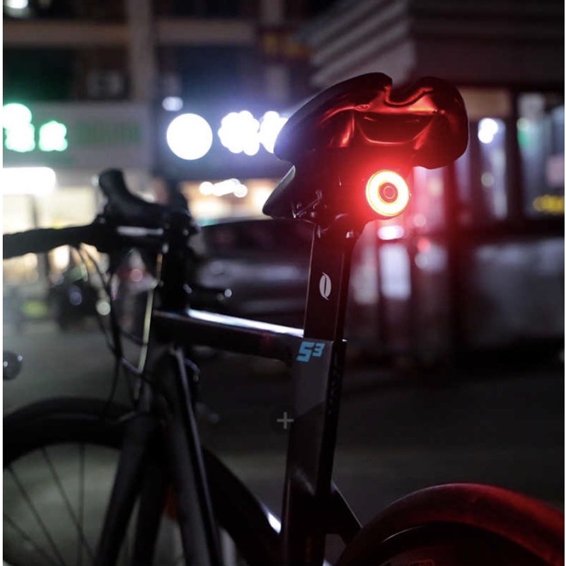 đèn hậu xe đạp cảm biến cảnh báo khi phanh xe gấp
