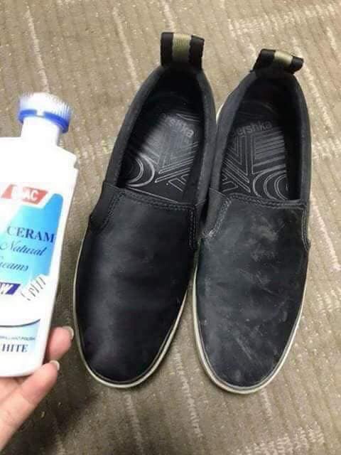 Dung dịch PLAC làm sạch giày.
