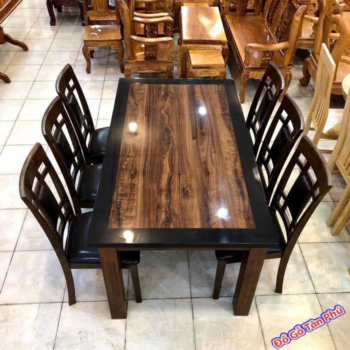 Bộ bàn ăn gỗ cao su mặt giả đá của chúng tôi sẽ làm cho phòng ăn của bạn trở nên nổi bật và đầy cuốn hút. Với vẻ đẹp tự nhiên của gỗ cao su kết hợp với mặt giả đá tinh tế, bộ bàn ăn này sẽ là điểm nhấn hoàn hảo cho phòng ăn của bạn.