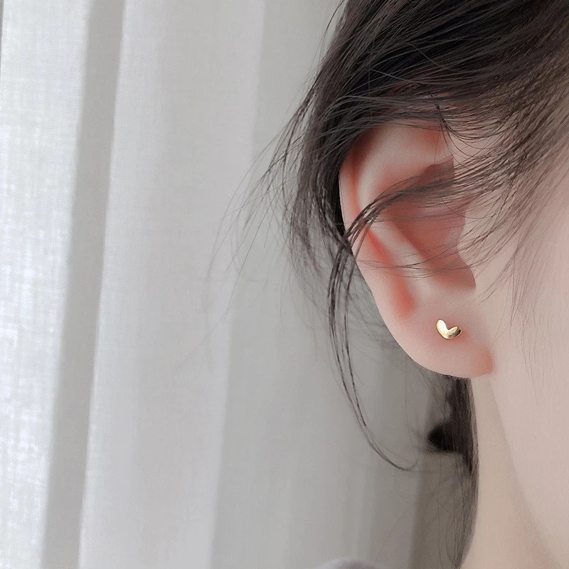 1 Đôi Khuyên Tai Kim Loại Đính Đá Hình Ngôi Sao / Trái Tim Mini Phong Cách Hàn Quốc Cho Nữ
