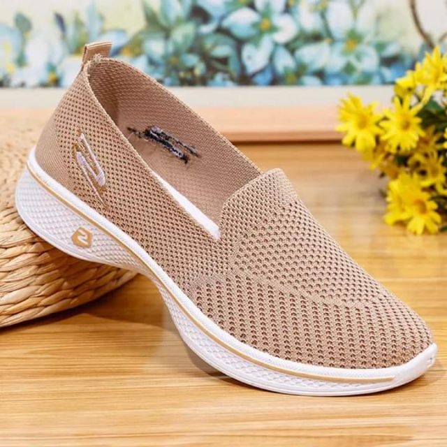Giày slip on cho bạn gái