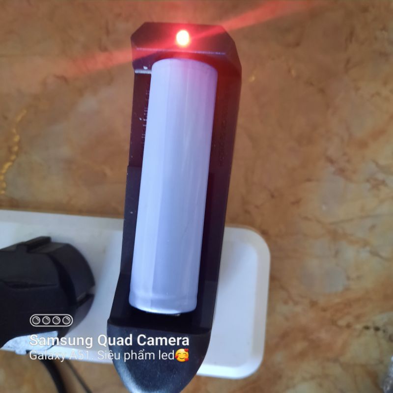 Sạc pin đa năng 18650