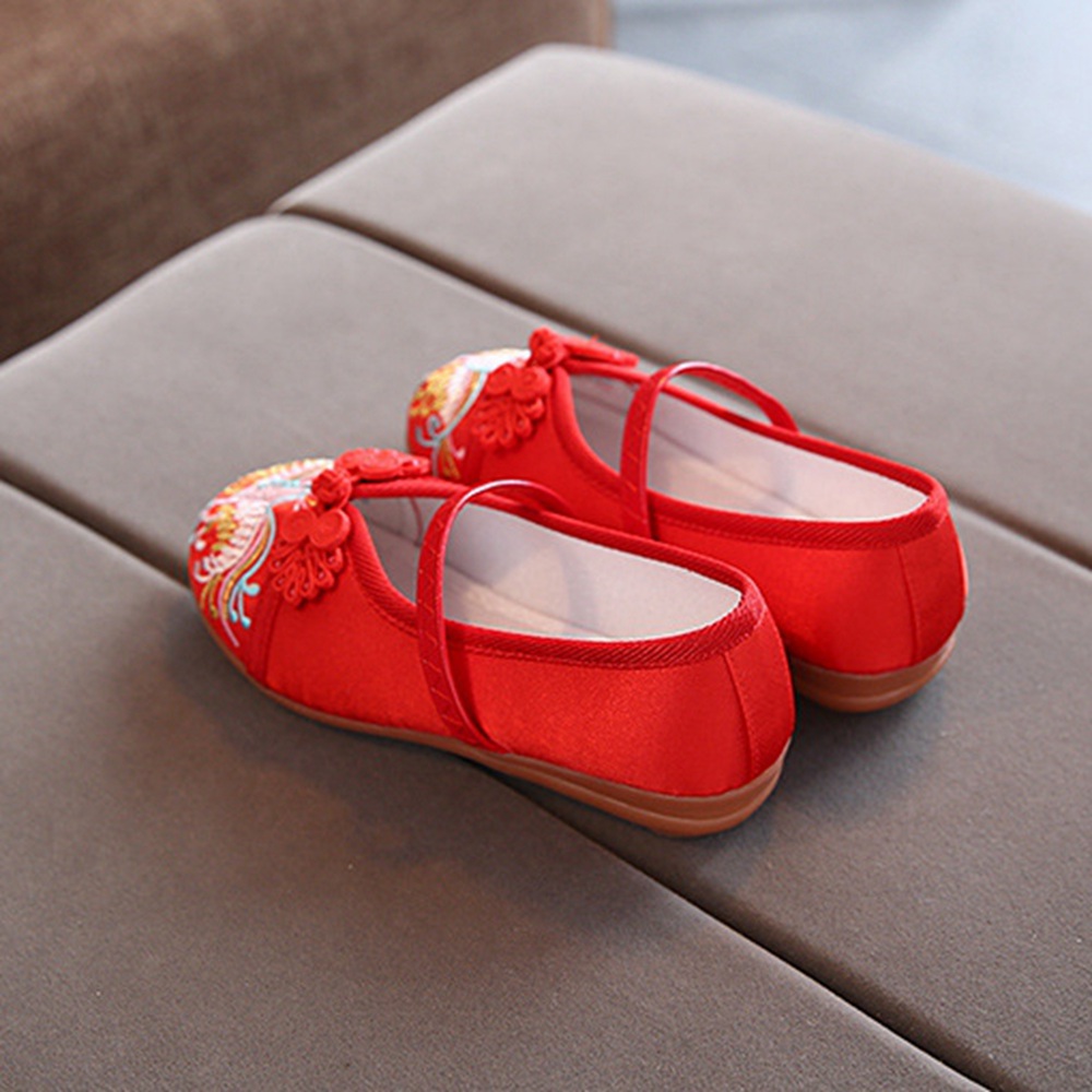 Giày đế bằng màu đỏ thêu hoa họa tiết Trung Hoa cho bé