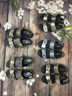 sandal daphe sale 70% full box.