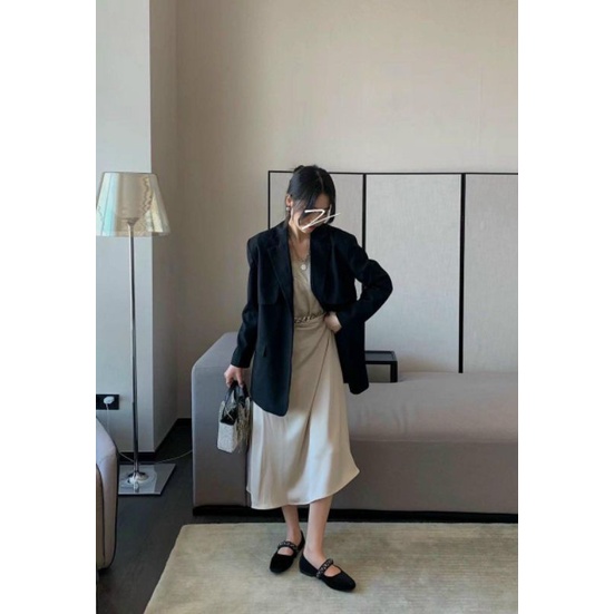 Giày bệt nhung đen.