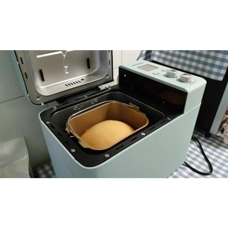 Máy làm bánh mì tự động Petrus 9709 cao cấp có tính năng hẹn giờ
