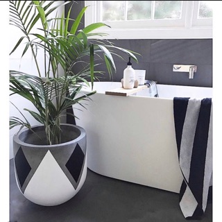 Chậu xi măng bo đáy hoạ tiết trắng-đen