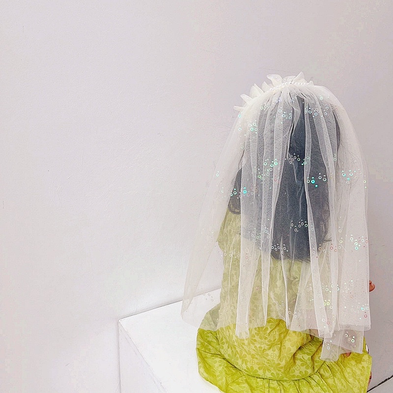 Bờm phù dâu voan nhún phối trai kiểu Pháp cho bé gái