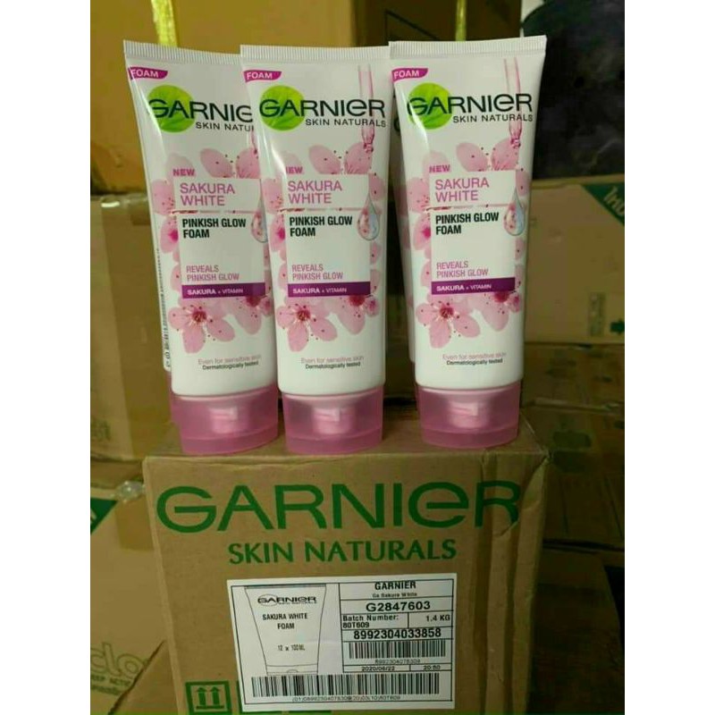 Sữa rửa mặt Garnier Skin Naturals Sakura White 100ml