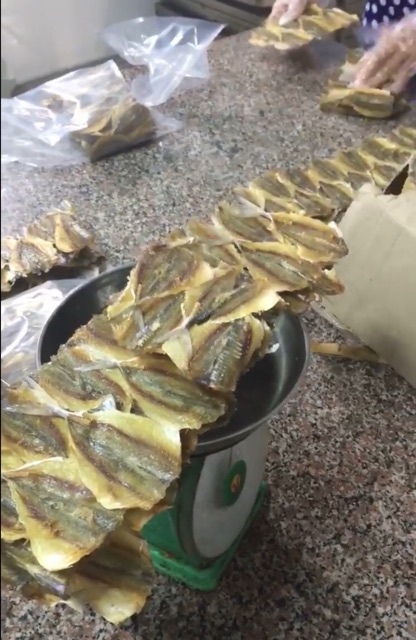 Cá chỉ vàng Cát Bà(Mua 1kg tặng 1 hộp sứa)