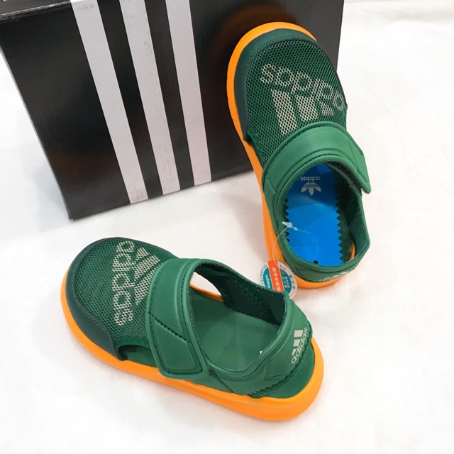 Sandal bé trai Adidas