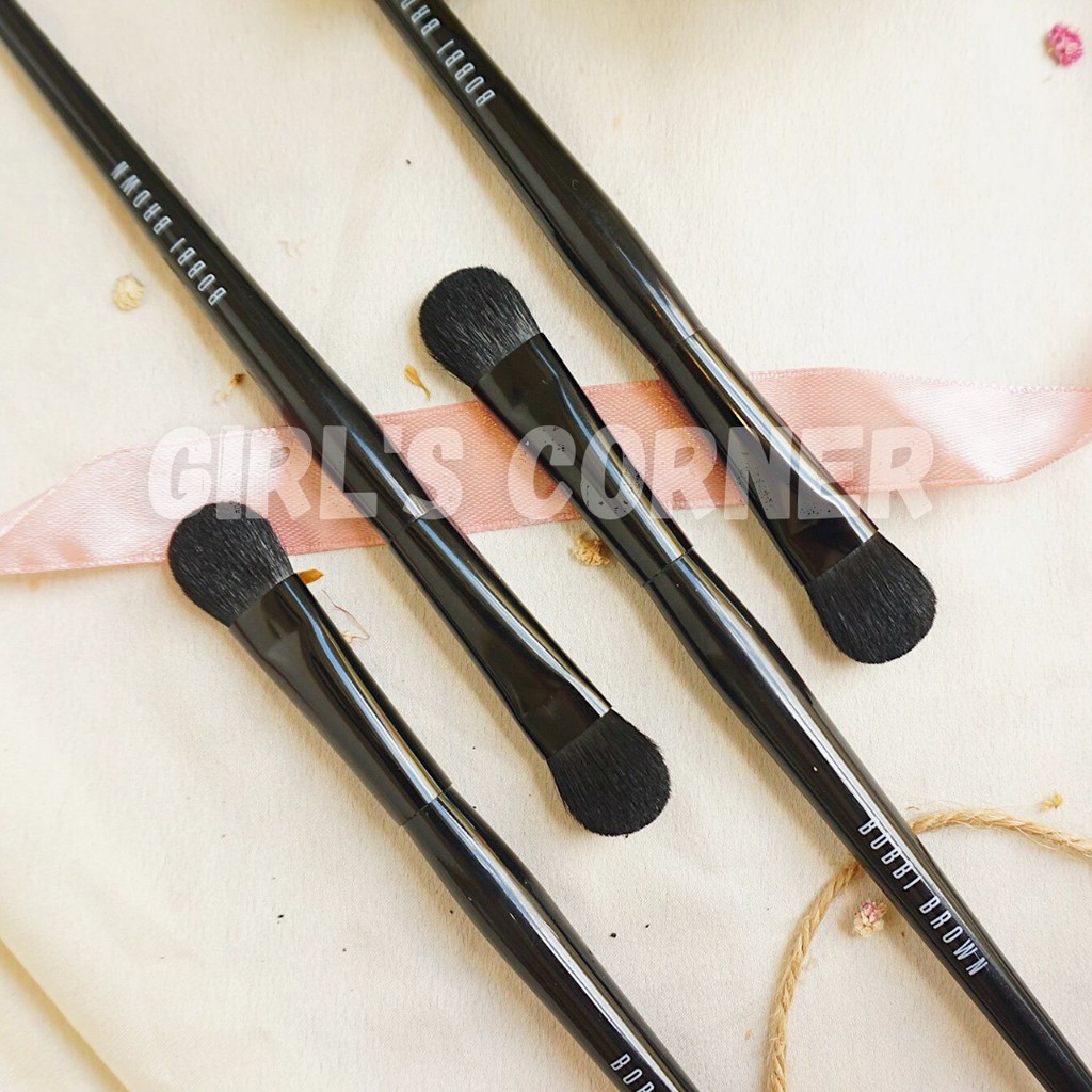 Cọ tán bầu mắt Bobbi Brown Eye Sweep