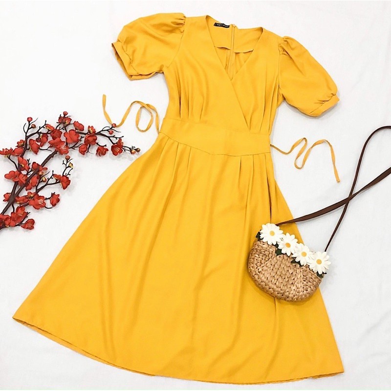 Đầm vàng bo eo v2