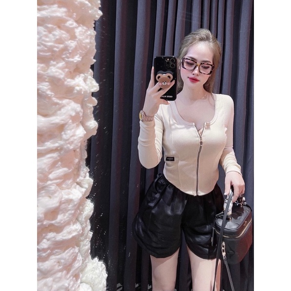 Áo Balen tay dài phối khóa nữ siêu xinh mang phong cách sang chảnh | BigBuy360 - bigbuy360.vn