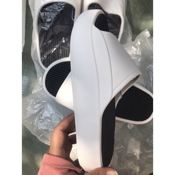 Dép quai ngang, dép bánh mỳ CHAO quai nhiều  stic siêu hot- 2 màu đen trắng