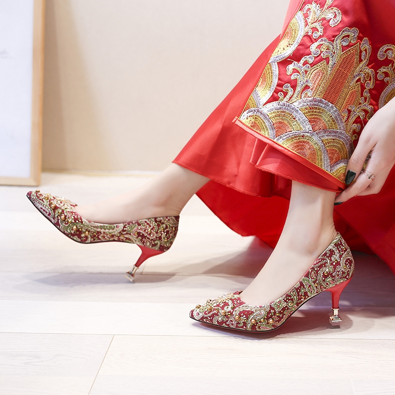 Giày cao gót mũi nhọn thêu họa tiết hoa phong cách Trung Hoa thanh lịch dành cho nữ