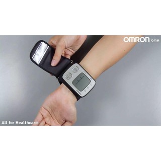Máy đo huyết áp Omron HEM-6221-AP
