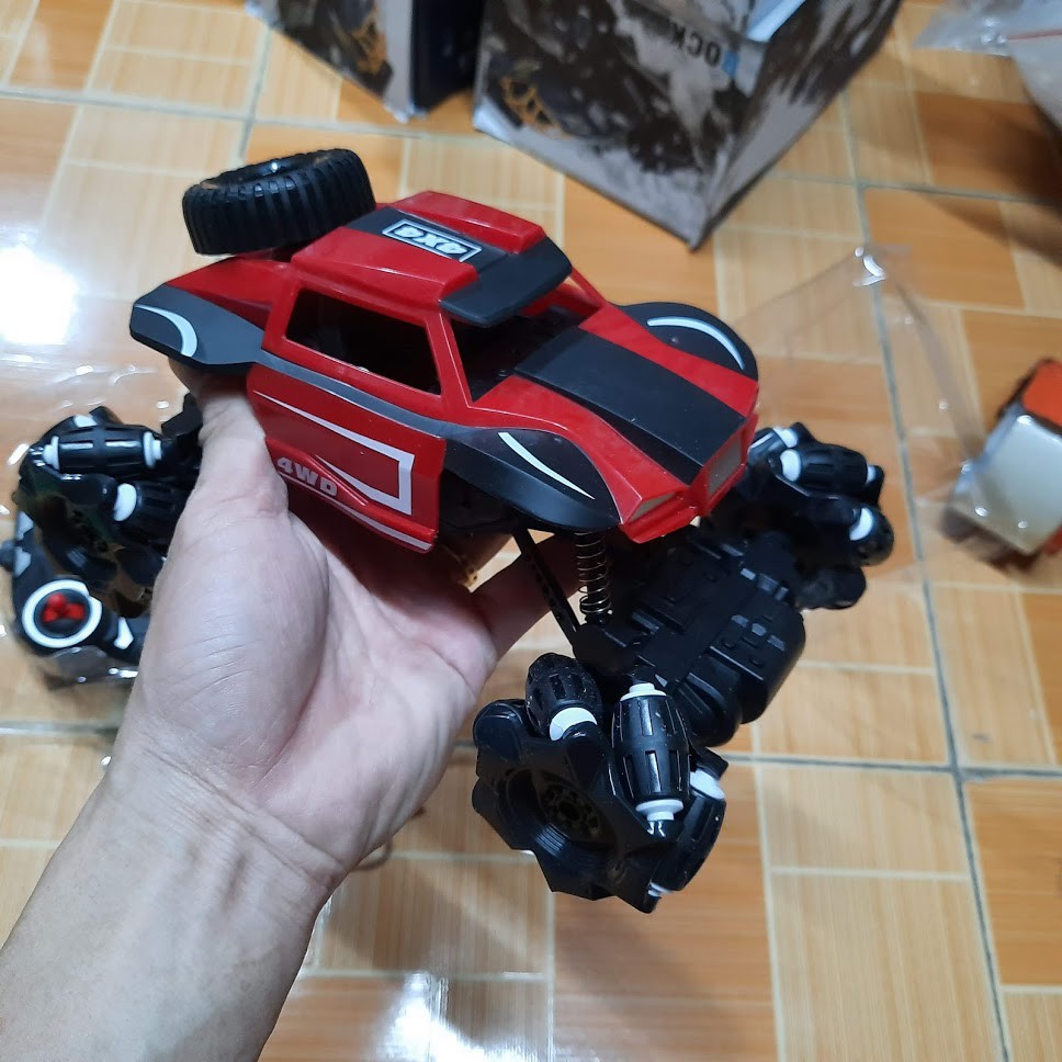 Xe ô tô điều khiển từ xa xoay 360 độ kèm pin sạc và cáp đồ chơi trẻ em