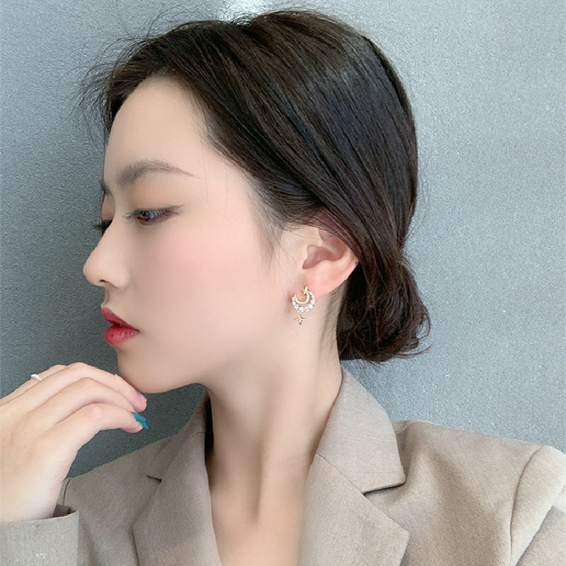 Đôi Khuyên Tai Hình Mặt Trăng Ngôi Sao Đính Đá Thời Trang Sang Trọng Cho Nữ