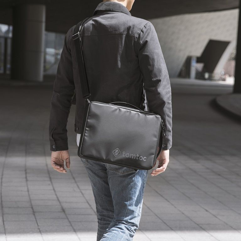 TÚI ĐEO CHÉO TOMTOC (USA) URBAN CODURA SHOULDER BAGS FOR ULTRABOOK 13&quot; 15″ (H14-E02D)