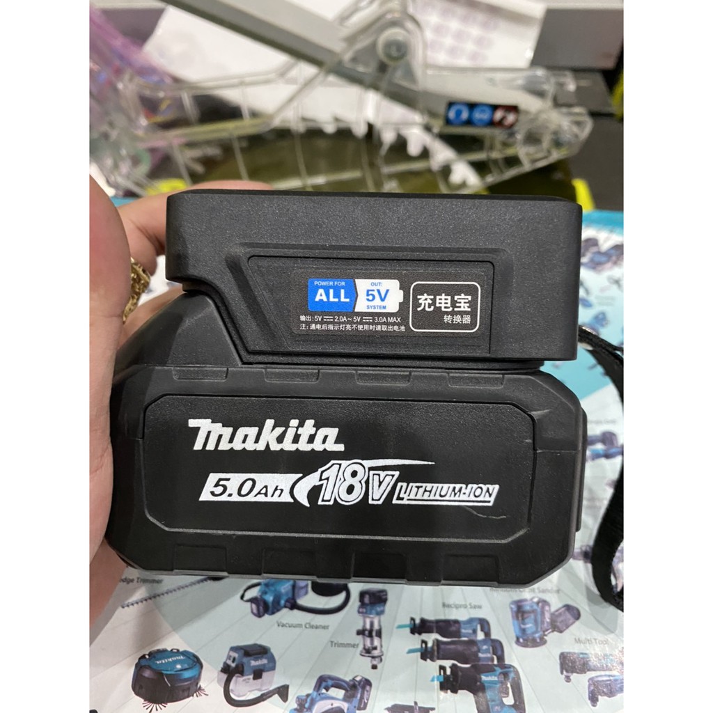 Đèn pha kèm dock chuyển pin Makita 18V Sang USB 5V sạc điện thoại. BN.