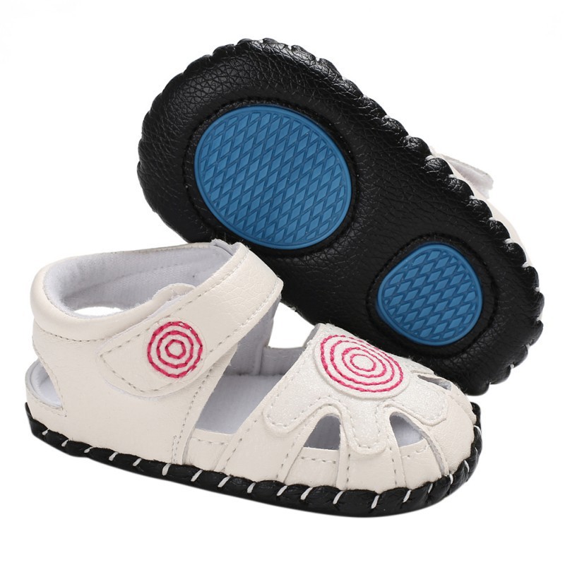 Giày sandals thêu hình đáng yêu cho bé