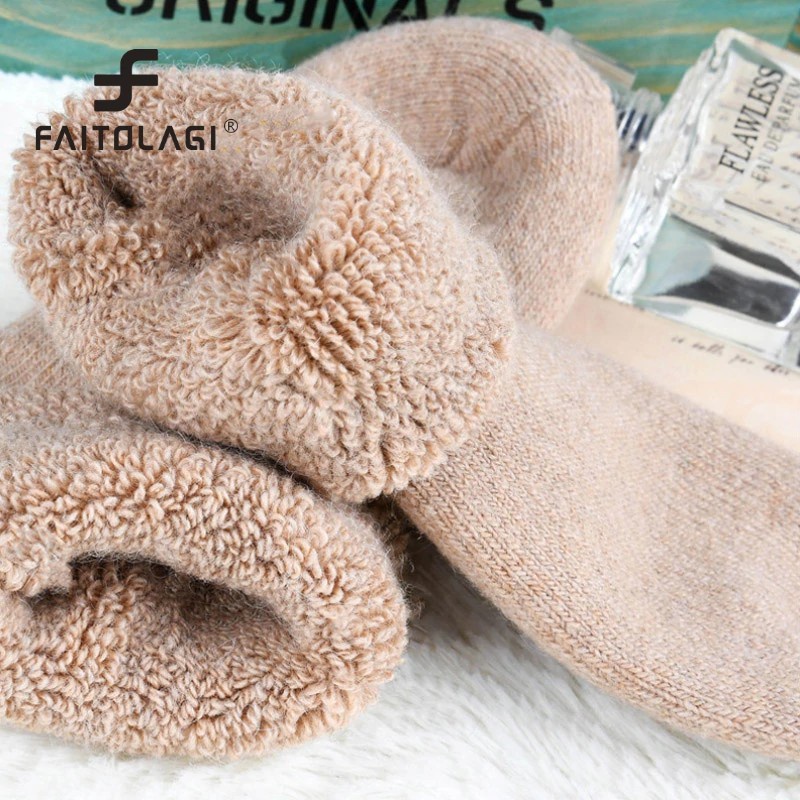 Đôi vớ ngắn giữ ấm chân dễ thương cá tính dành cho nữ