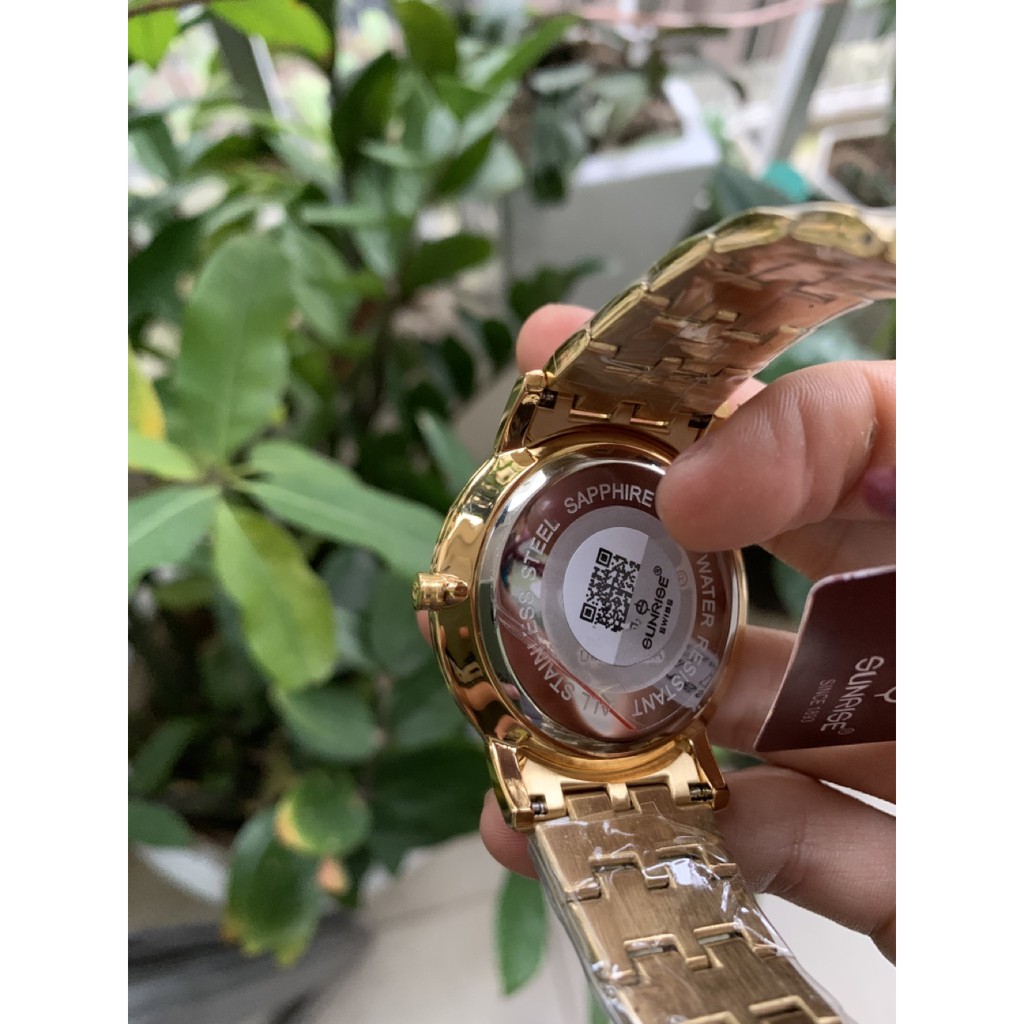 Đồng hồ sunrise size nam máy pin chống xước tốt