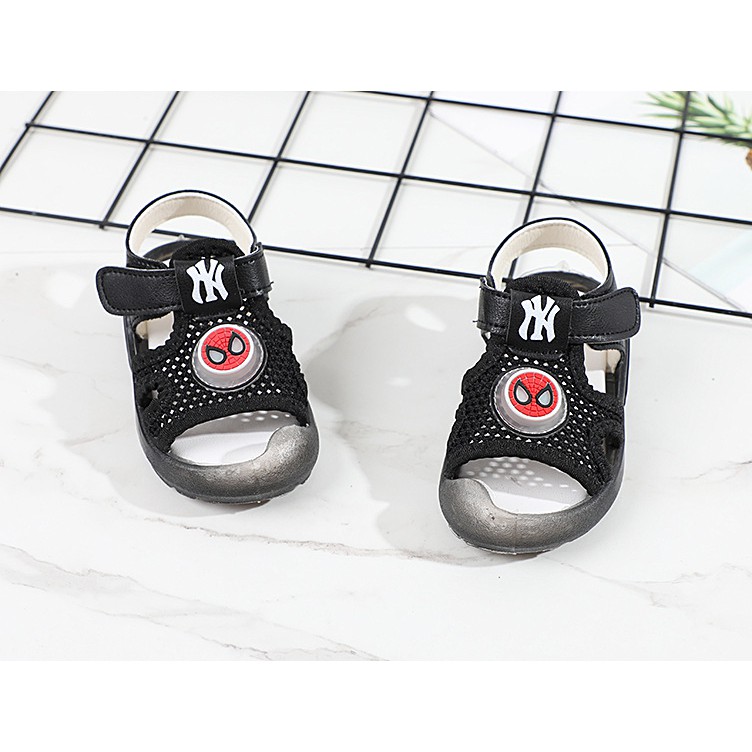 sandal nhện bé trai size 22-27 mũi chống vấp