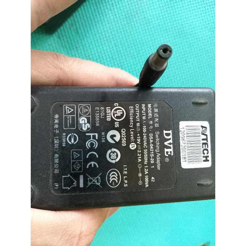 Switching Adapter DVE Dsa-0421s-20 19v 2.21a giá chưa dây nguồn sài tốt. 589nhattao