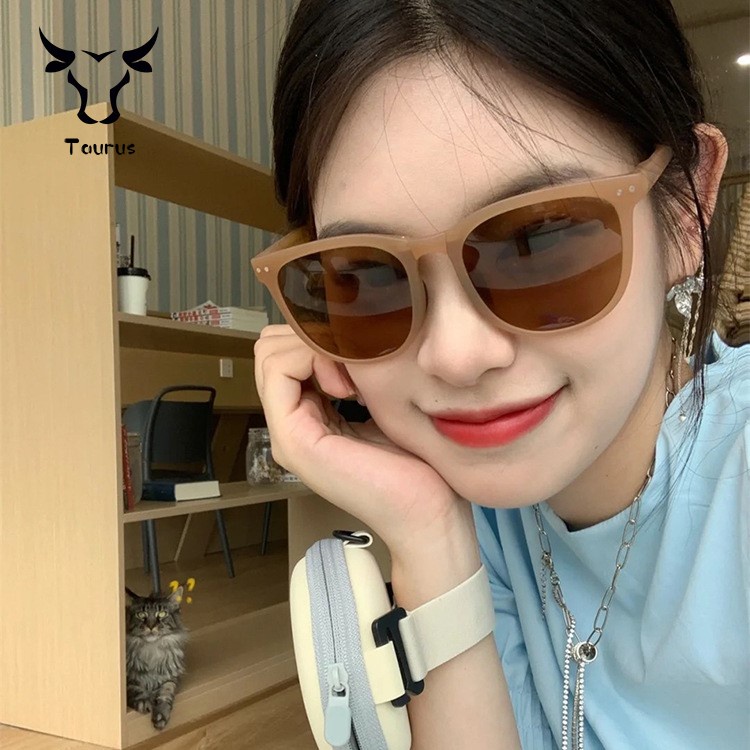 Kính râm đi biển kiểu dáng cổ điển gấp cho phụ nữ