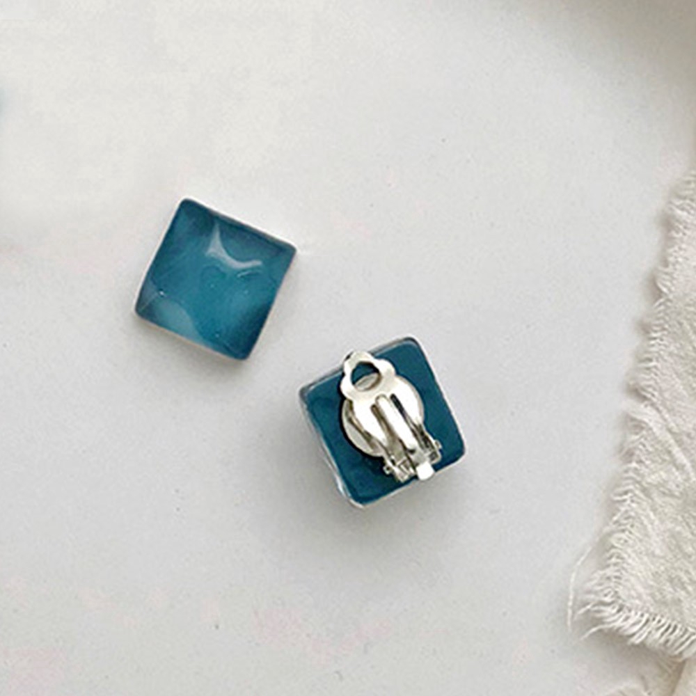 Đôi khuyên tai dạng kẹp không xỏ lỗ mặt hình vuông bằng nhựa resin nhiều màu tùy chọn dành cho bạn nữ