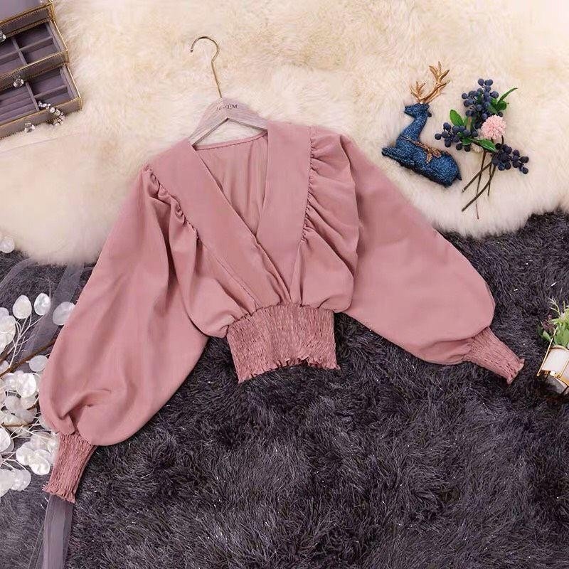 ÁO croptop tay dài phối với cổ V cùng với phần bo nhúng ở eo và tay phù hợp cho bạn nữ thích áo cổ v bo nhúng