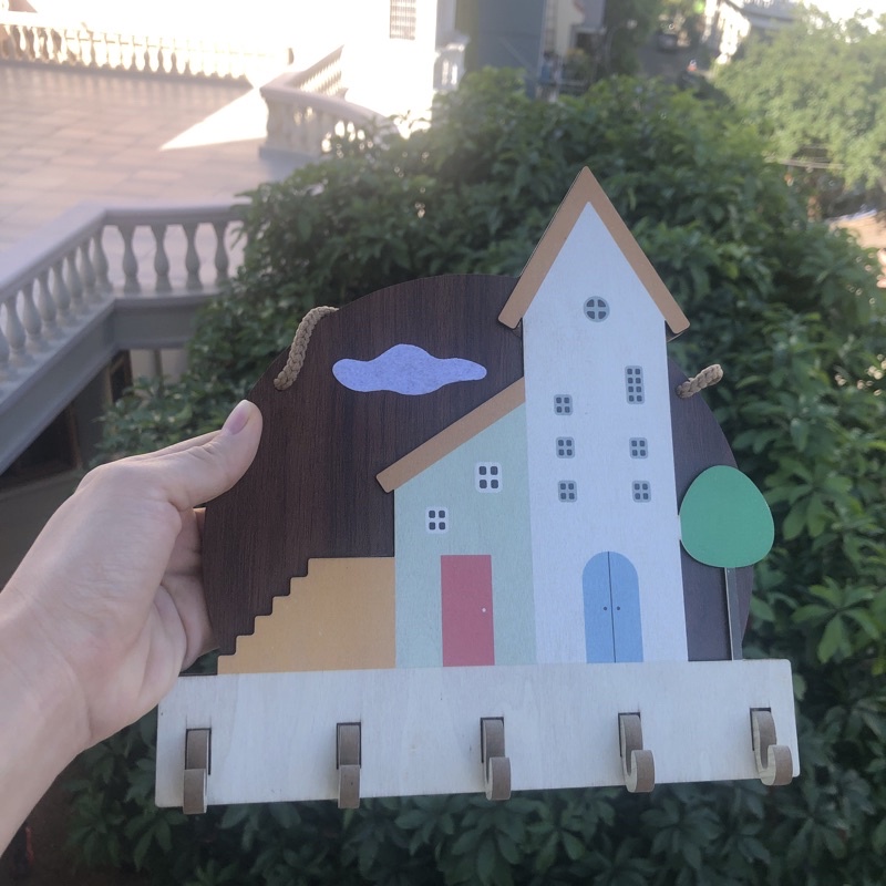 Bảng gỗ decor có móc treo chìa khoá hình ngôi nhà bên bờ biển treo trang trí phòng khách