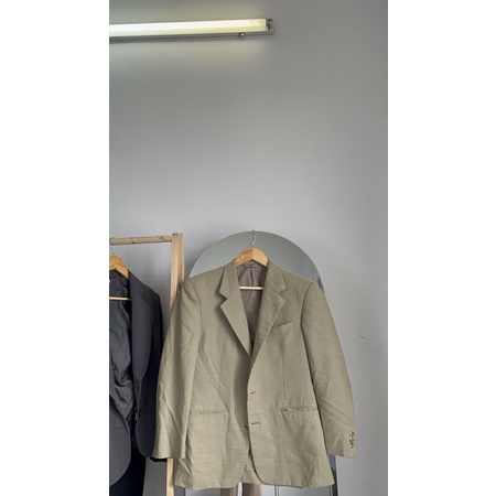 Blazer vàng rêu kẻ sọc có độn vai đứng form thời trang xinh xắn