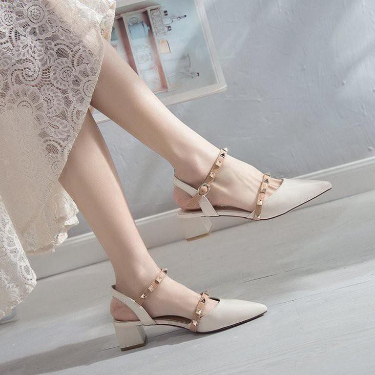 Sandals nữ tán đinh, giày cao gót đế vuông mũi nhọn 5p phong cách Hàn Quốc Hang Quang Chau mẫu mới nhất (kiwi)