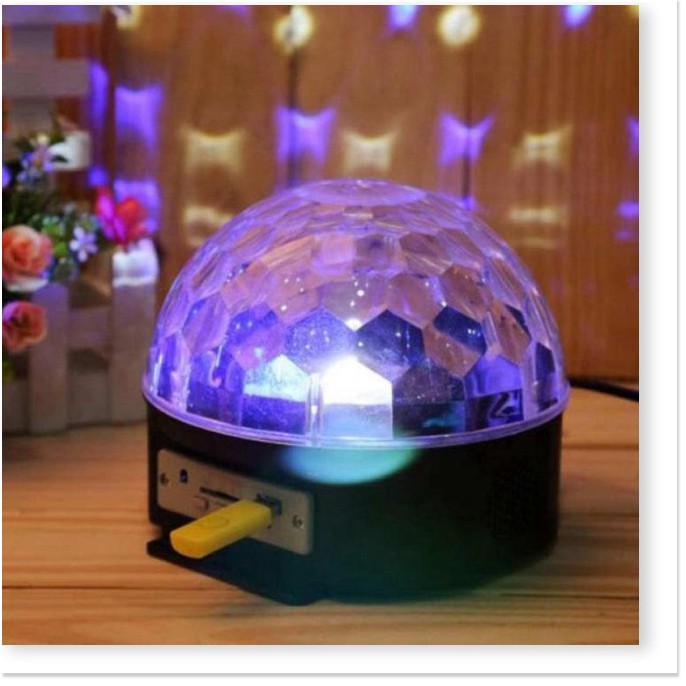 Đèn LED Quả Cầu Cảm Ứng Xoay Pha Lê 7 Màu Nhấp Nháy Theo Nhạc
