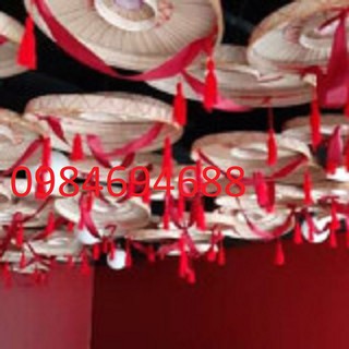 Nón quai thao trang trí nhà hàng