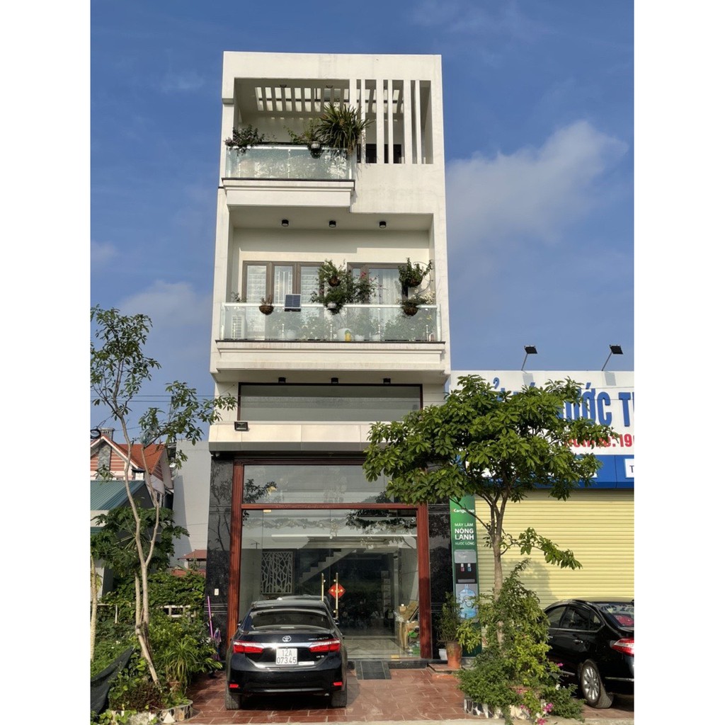 Tấm Năng Lượng Mặt Trời 18v 20w tặng dây nối dài 5m và chân giá lắp đặt