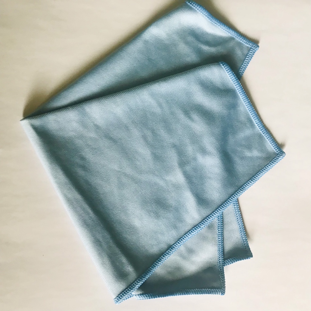 Khăn lau kính ô tô chuyên dụng không gây xước xe