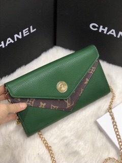 Clutch cầm tay Lv