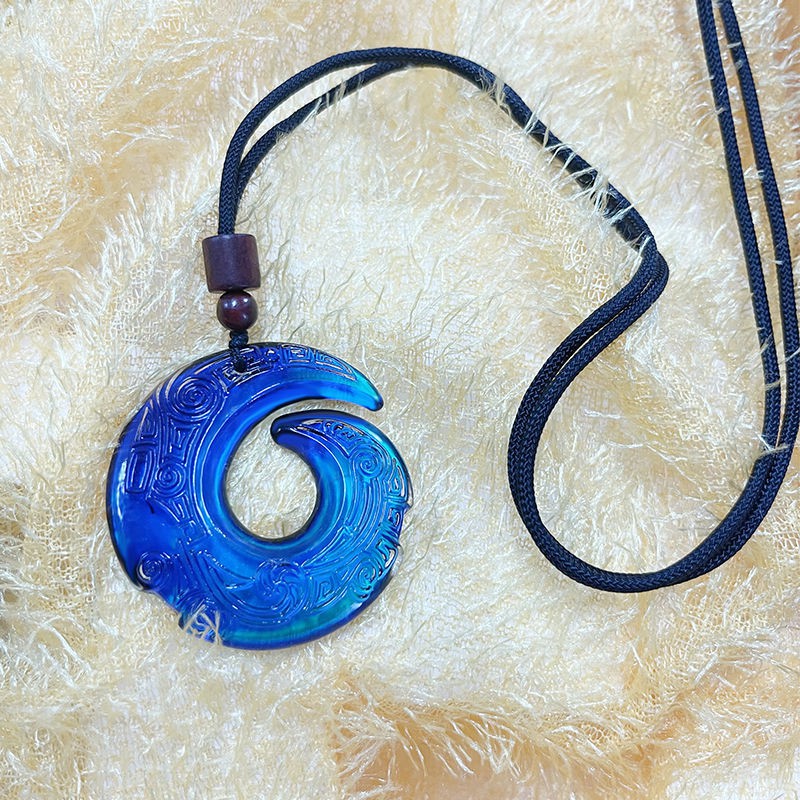 Temperature Sensing Turn when the color changes. Necklace Men s Lucky Transit. natal talisman can change with body temperature. Pendant and women models