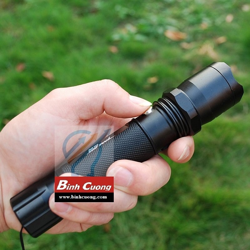 Đèn pin vỏ kim loại siêu sáng siêu bền