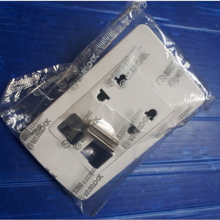 Mặt 2 ổ + 1, 2 lỗ S18A SINO - VANLOCK