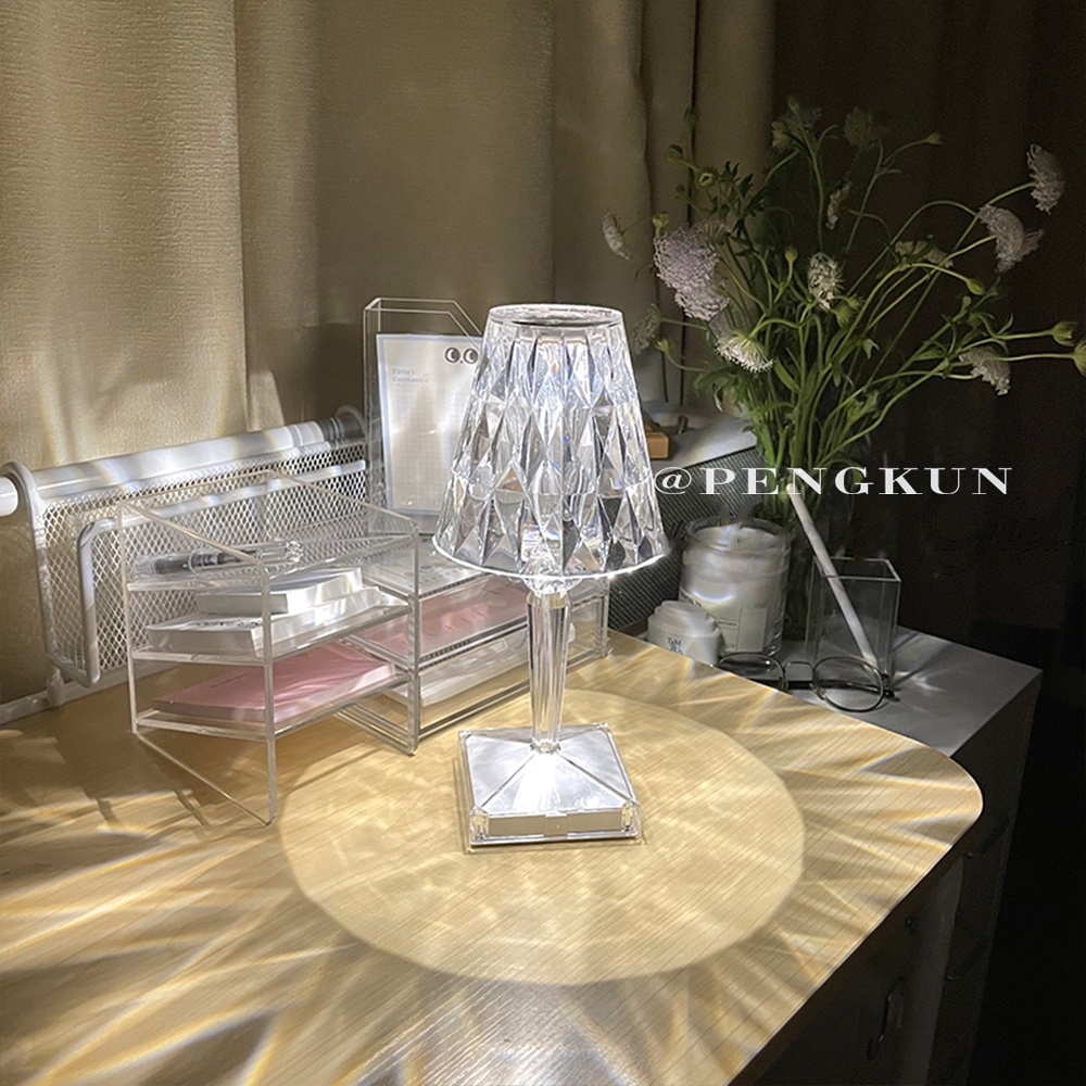 Đèn Pha Lê Để Bàn Sạc Usb Ba Màu Sang Trọng Phong Cách Ý