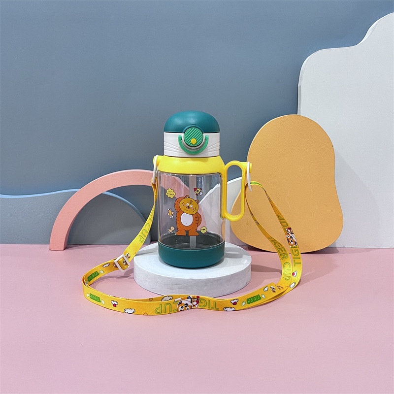 Bình Nước 500ml Cho Các Bé Có Tay Cầm Dây Đeo Tặng Kèm Sticker