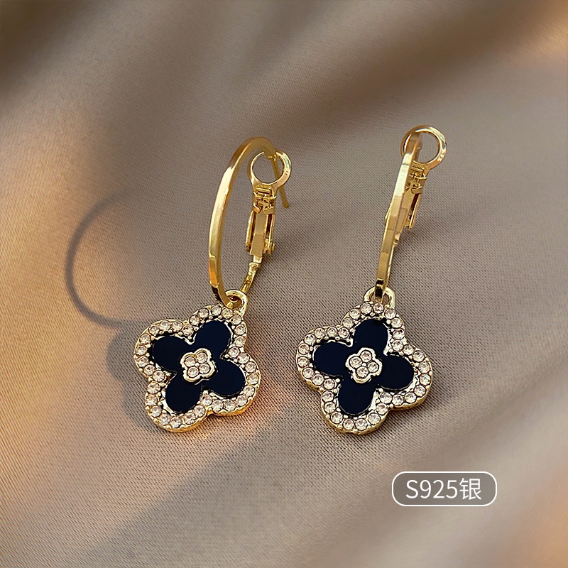 Bông Tai Hình Cỏ Ba Lá Màu Đen Thời Trang Thanh Lịch Cho Nữ