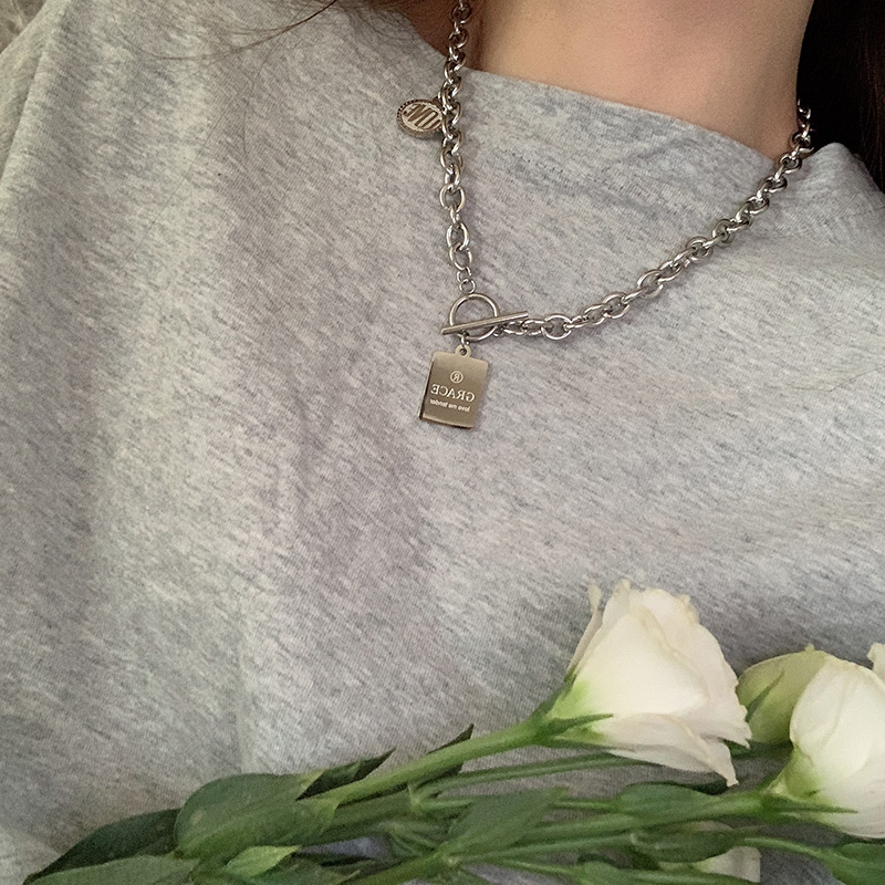 vòng cổ Mặt Chữ Bằng Thép Không Gỉ Phong Cách Hiphop Cá Tính